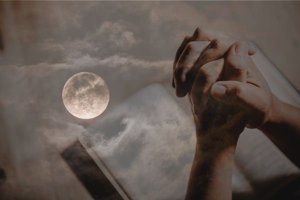 oraciones-bajo-la-luna-llena-para-limpiar-tu-espiritualidad-2