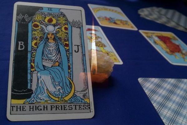 la sacerdotisa en las cartas del tarot