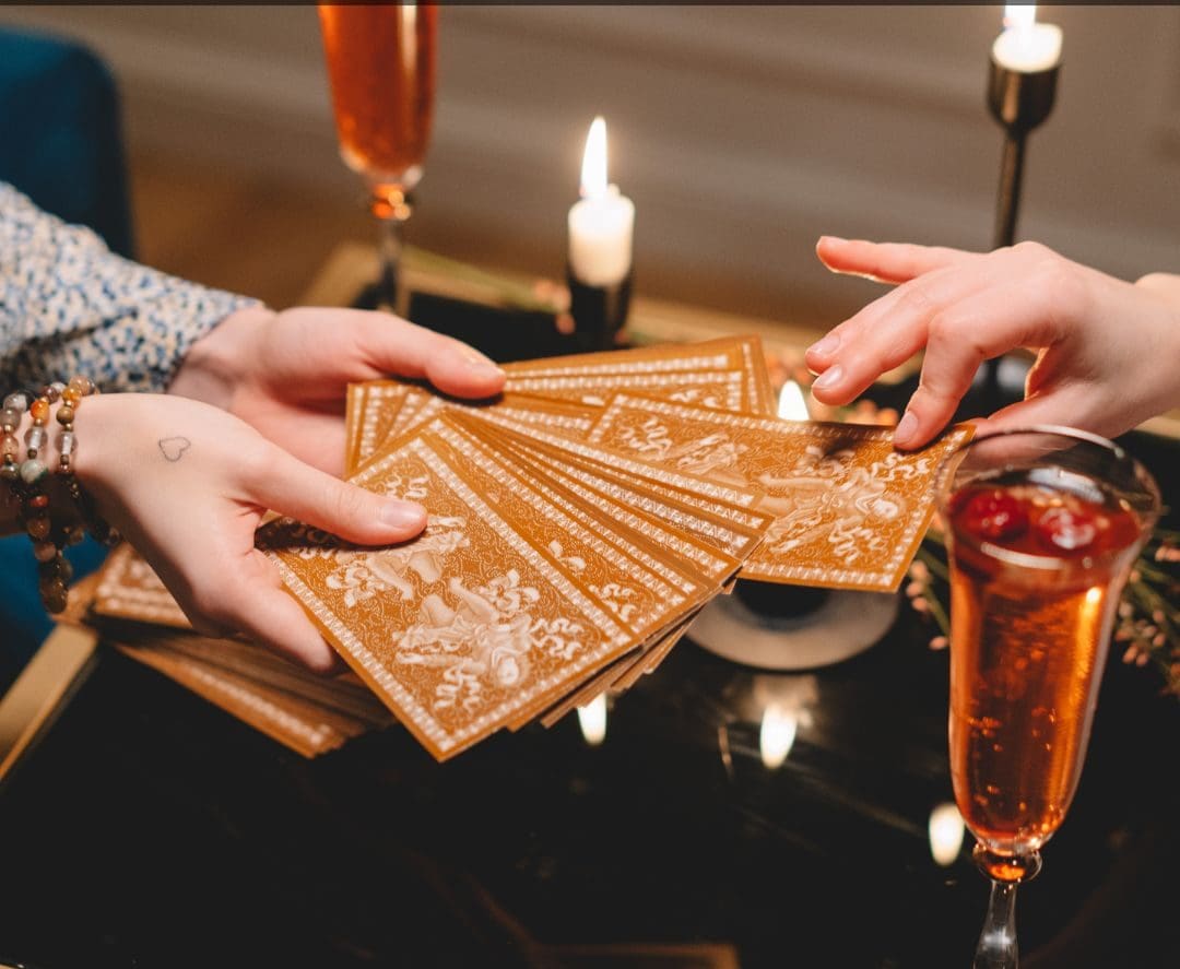 Tarot del Oráculo consulta espiritual profunda en Chicago